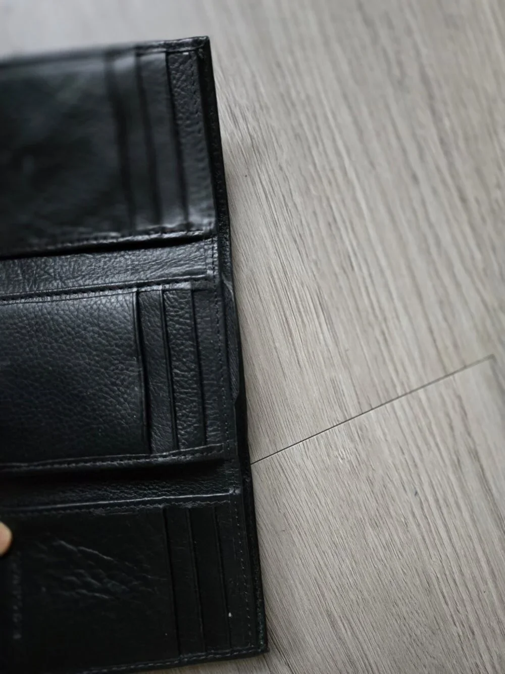 Men's leather RFID black tri-fold wallet